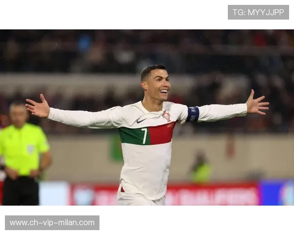 C罗新耳钉太闪，球迷表示被晃到：这次是真的“光芒万丈”！